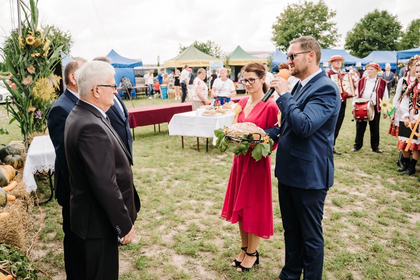 Święto plonów  w Białopolu  już za nami. Gwiazdą dożynek był zespół Skaner.  Zobacz zdjęcia