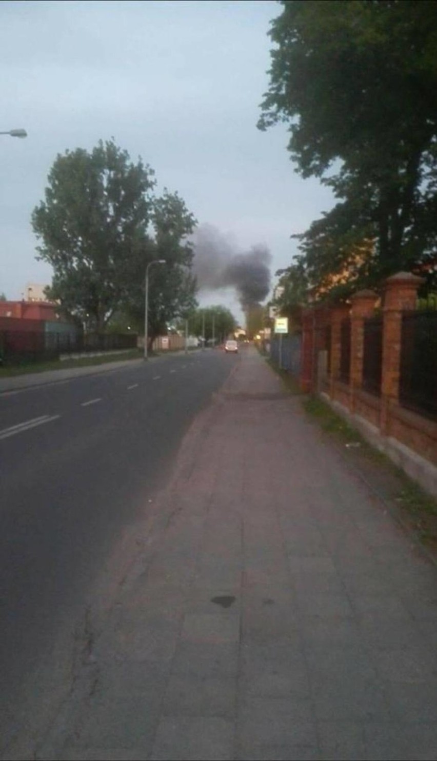 Pożar na ulicy Płockiej we Włocławku. Znane są wstępne przyczyny pożaru [straty, zdjęcia, wideo]