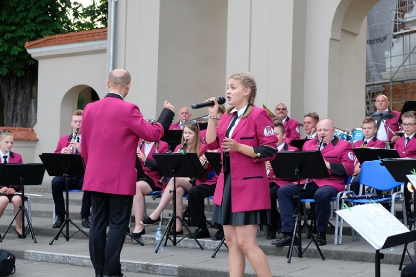 Koncert Trzech Orkiestr na Rynku w Pniewach [zdjęcia]