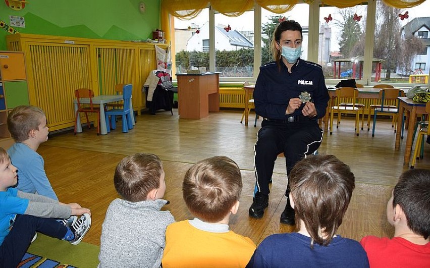 Spotkanie z policjantką w przedszkolu ,,Grzybek’’ w Pucku