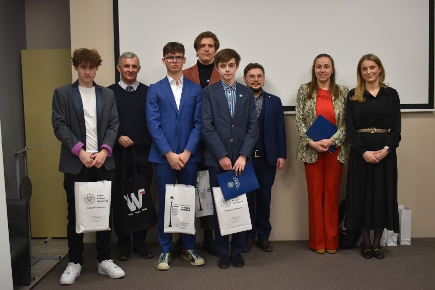 Uczniowie z Liceum Ogólnokształcącego imienia Mikołaja Reja w Kielcach wygrali Turniej Debat Historycznych