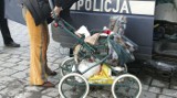 Jelenia Góra: Kierowca potrącił przechodnia z wózkiem
