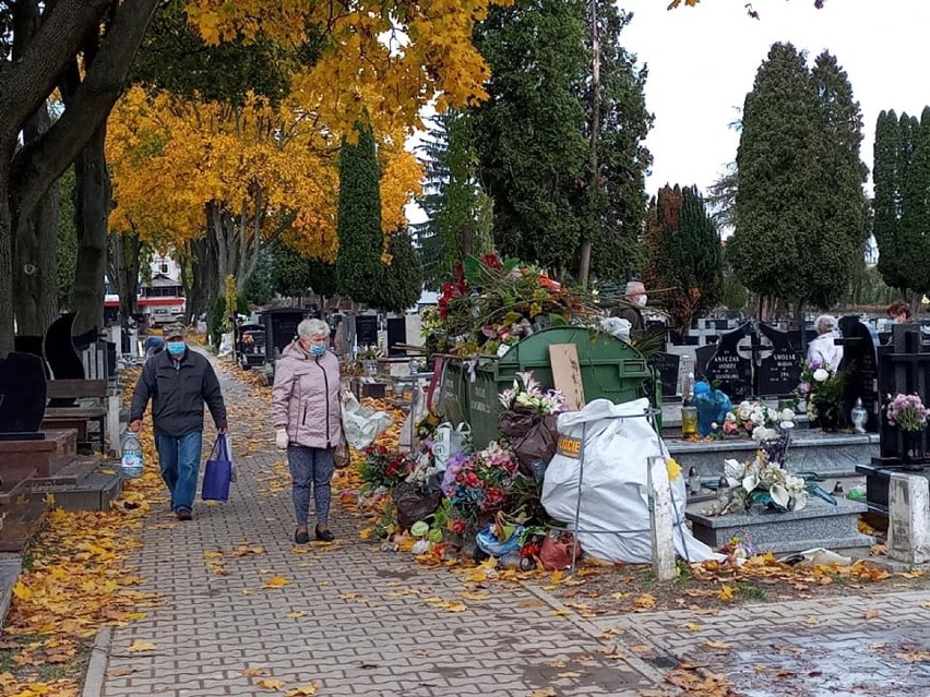 Cmentarz przy ul. Unickiej. Zobacz jak wyglądają przygotowania do uroczystości Wszystkich Świętych