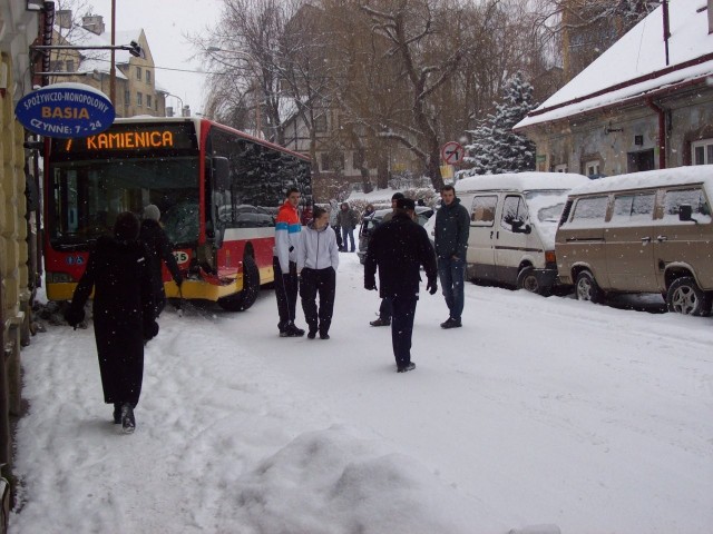 W wyniku warunków doszło do wypadku na ul. Sobieskiego z udziałem autobusu.