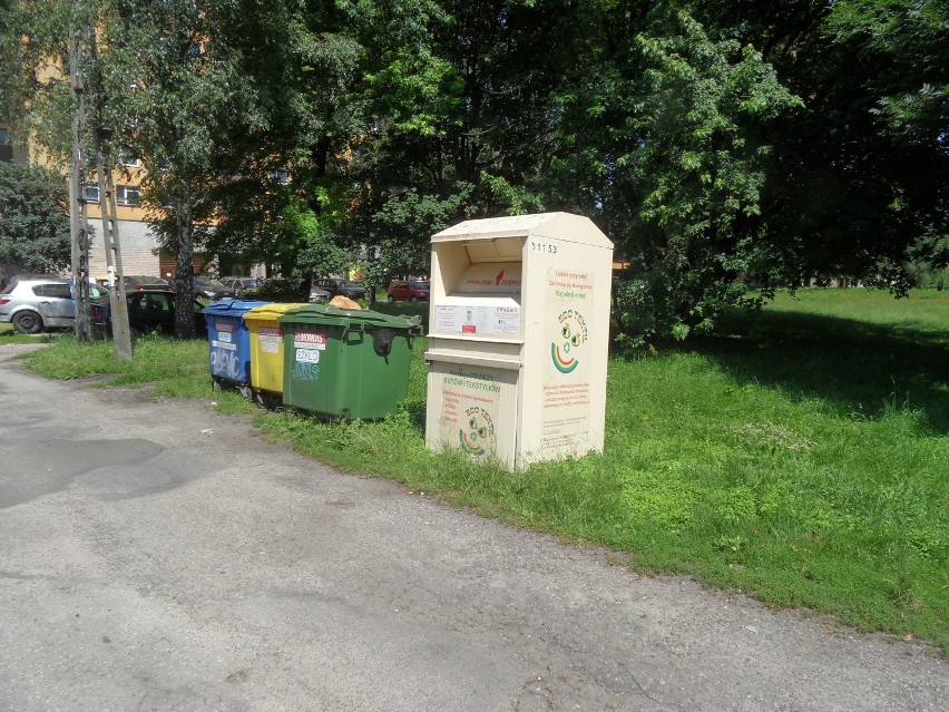 Rewolucja śmieciowa w Sosnowcu. Nowe pojemniki stoją już na śmietnikach [ZDJĘCIA]