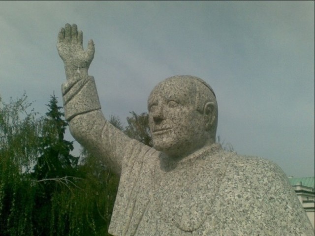 Najgorsze pomniki Jana Pawła II