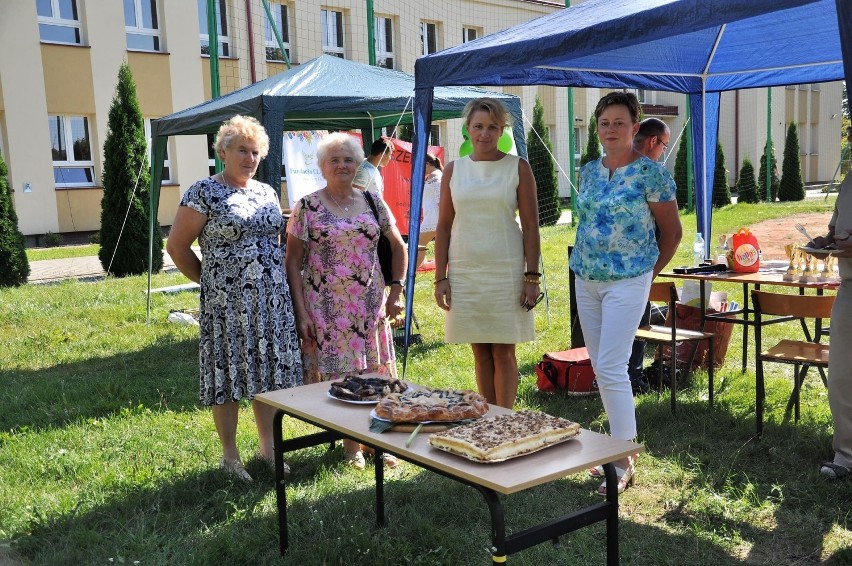 Szelków. Festyn sportowo-kulinarny. 25.08.2019. Był konkurs na najlepsze ciasto i mecz piłki nożnej