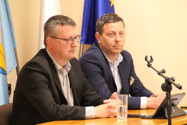 Tomasz Chudy (z lewej) i Miłosz Zwierzyk (z prawej) mieli zmierzyć się w II turze wyborów