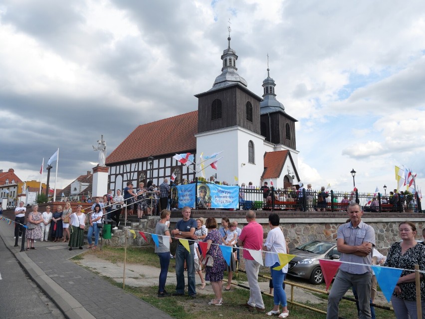 Peregrynacja Obrazu Matki Boskiej Częstochowskiej w Skokach. Czarna Madonna powróciła do powiatu wągrowieckiego 