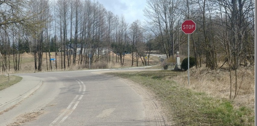 W Przerośli zmieniła się organizacja ruchu. Ustawiono nowe znaki Stop