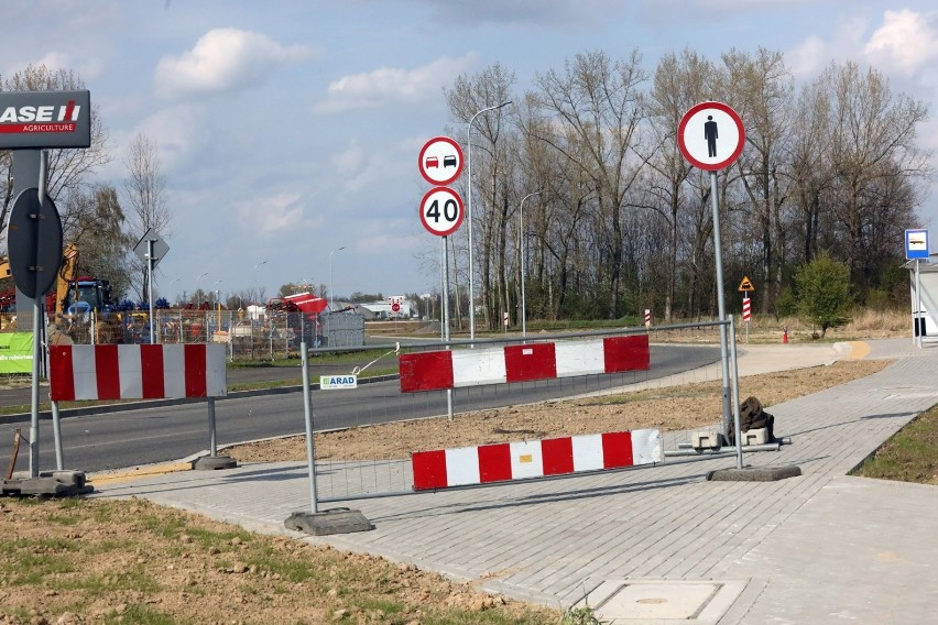Na byłym lotnisku w Legnicy powstają nowe drogi, zobaczcie zdjęcia