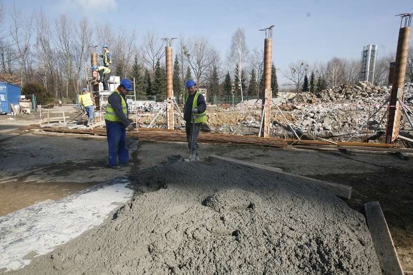 Budowa Elki w Chorzowie: Znikają słupy kolejki