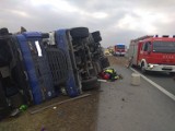 Powiat nowotomyski: wypadek na autostradzie A2. Z drogi wypadł samochód ciężarowy z naczepą