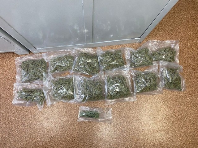Policjanci z Brzeska zabezpieczyli ponad kilogram marihuany, zatrzymano 42-latka z Krakowa