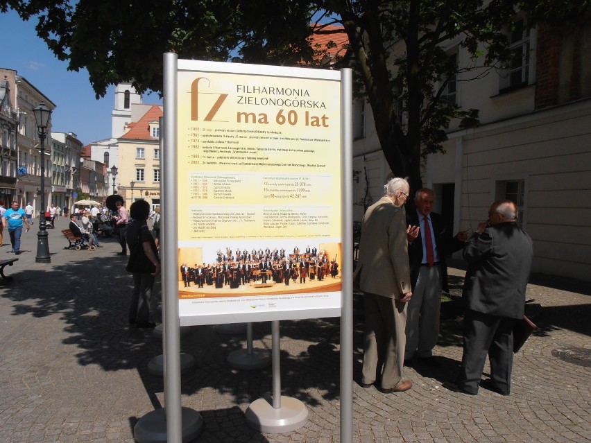 60 lat Filharmonii Zielonogórskiej. Wyjątkowa wystawa na deptaku [ZDJĘCIA]