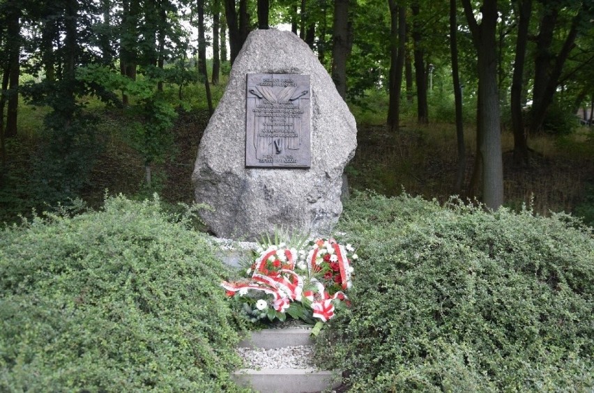 Pomnik Pamięci Ofiar Zbrodni Wołyńskiej w Gorzowie znajduje...