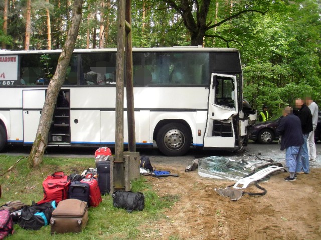 Nowy Żytnik - tak wygląda autokar po zderzeniu z ciężarówką