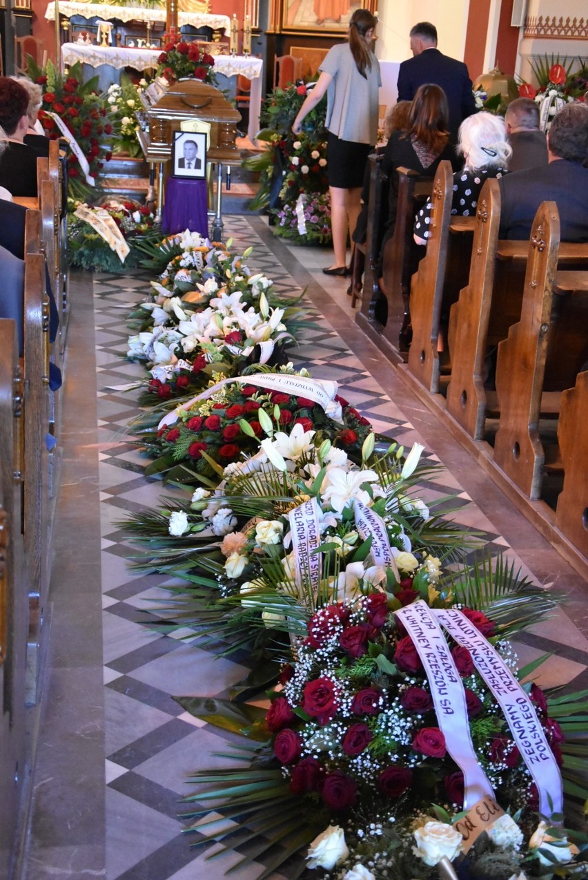 Ostatnie pożegnanie prezesa WSK PZL Kalisz Bogdana Karczmarza w kościele pw. św. Gotarda