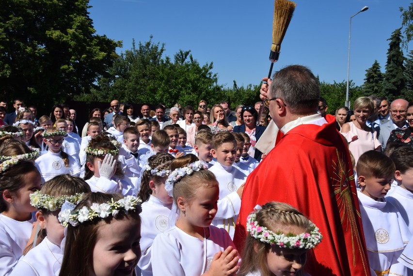 W kościele Opatrzności Bożej dzieci przystąpiły do pierwszej...