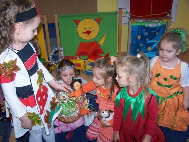 Maluchy z Sierakowa Śląskiego w fantazyjnych strojach świętowały Halloween