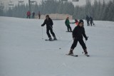 Narciarze i snowboardziści nareszcie mogą szusować na wszystkich trasach góry Kamieńsk 