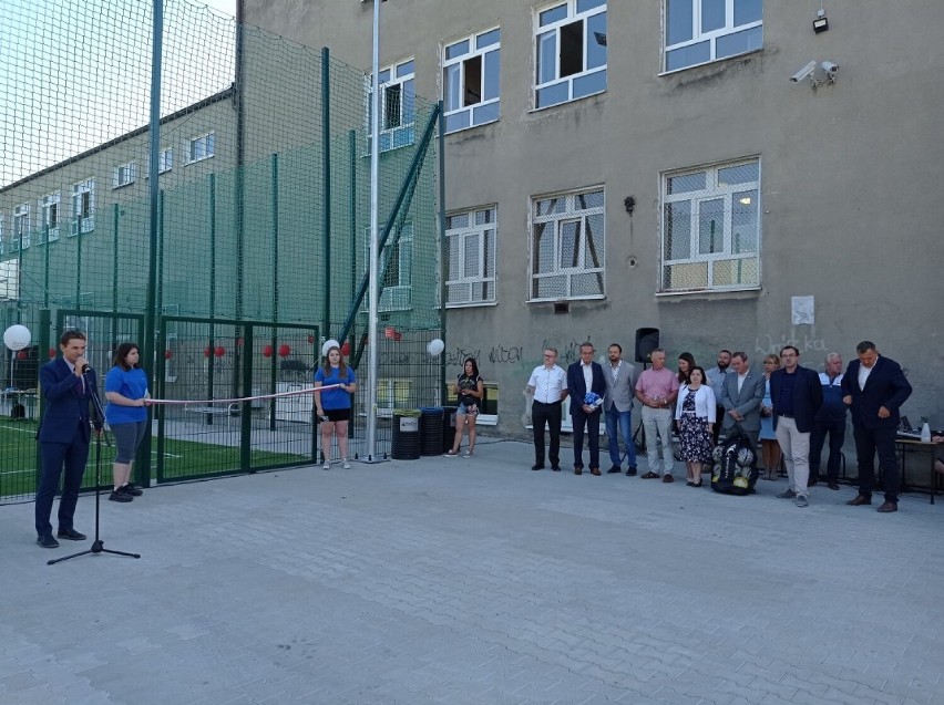 Dzień sportu i otwarcie boiska w ZSET w Lesznie