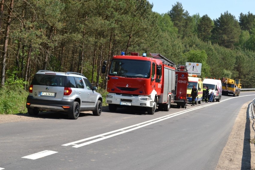 Wypadek ciężarówki wiozącej świnie koło Przechlewa