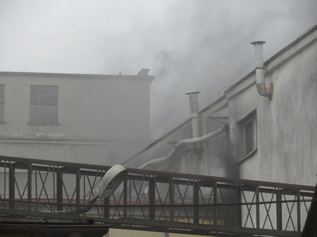 Dziewięć zastępów strażackich gasiło pożar, jaki wybuchł na terenie Zakładów Mięsnych w Cieszynie