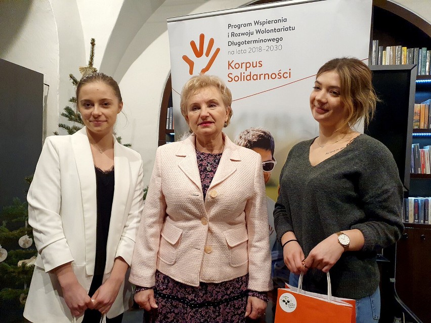 W ratuszu w Lesznie nagrodzono wolontariuszy