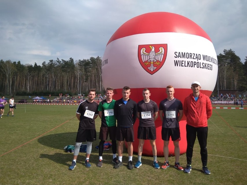 Uczniowie ZST w Finale Województwa Wielkopolskiego w Drużynowych Biegach Przełajowych [FOTO]