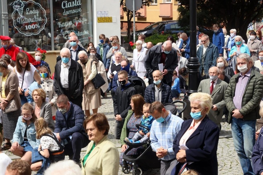 Z obowiązku noszenia maseczek zwolnione są m.in. dzieci do...