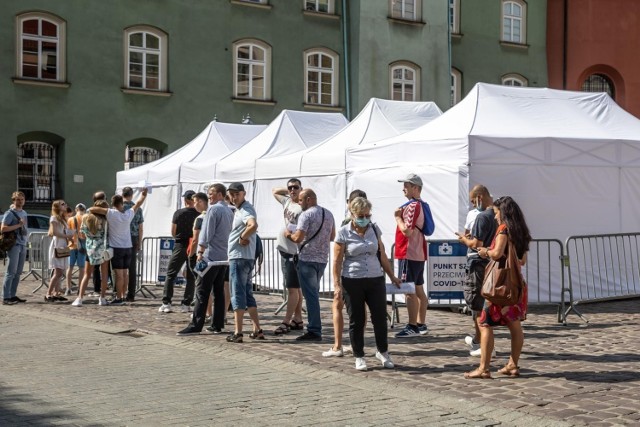 0W Krakowie zaszczepiło się już ponad 60 proc. mieszkańc&oacute;w. To najlepszy wynik w Małopolsce