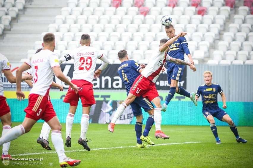 Fortuna 1. Liga. Arka Gdynia na własne życzenie przegrała w Łodzi. Porażający festiwal nieskuteczności żółto-niebieskich [17.10.2021]