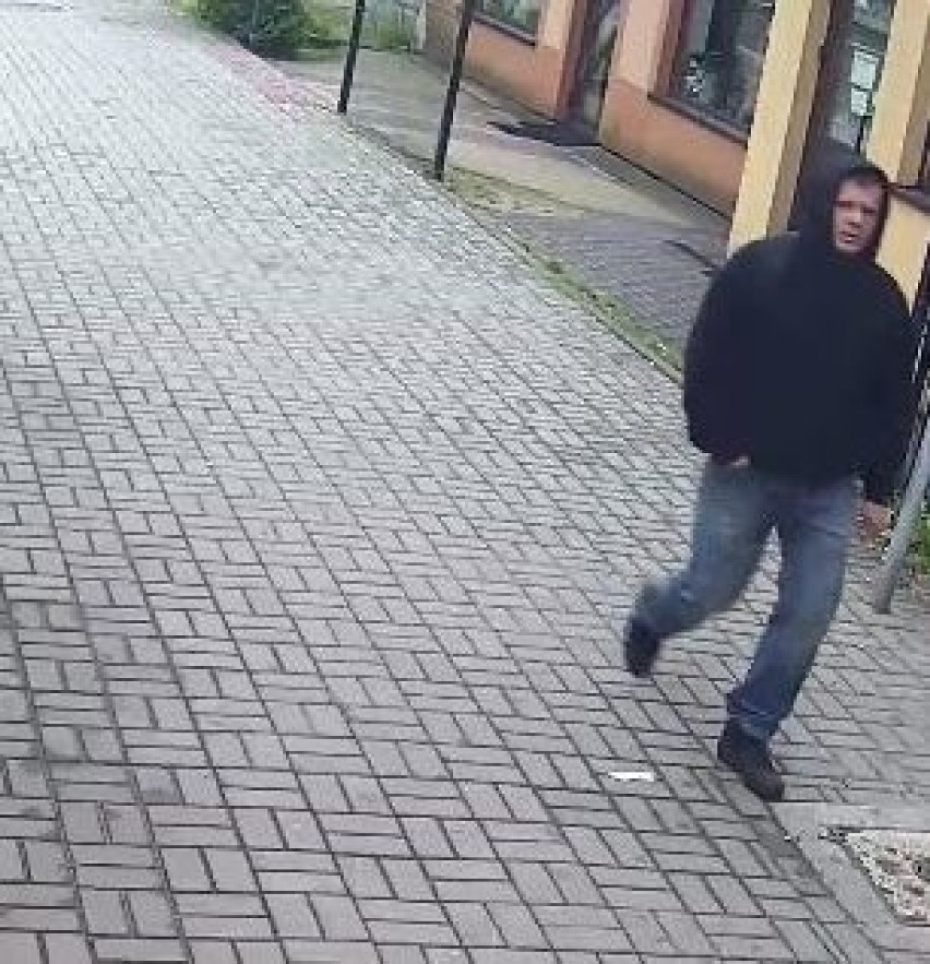 Napad na zakłady bukmacherskie w Bielsku-Białej: dusił kobietę i ukradł pieniądze [ZDJĘCIA SPRAWCY]
