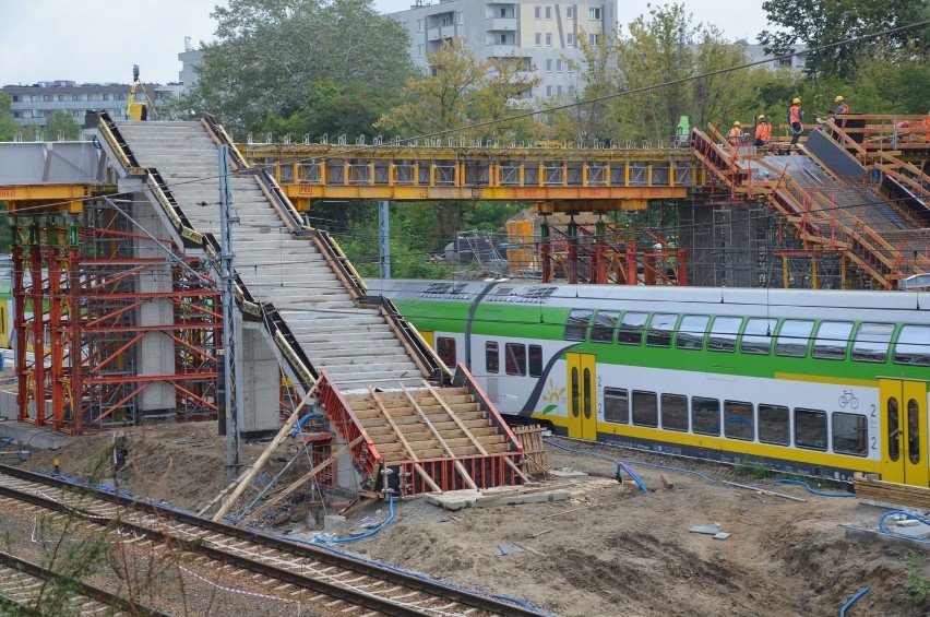 PKP Warszawa Powązki. Pierwsze pociągi zatrzymają się tu w listopadzie. Rok po oddaniu linii obwodowej