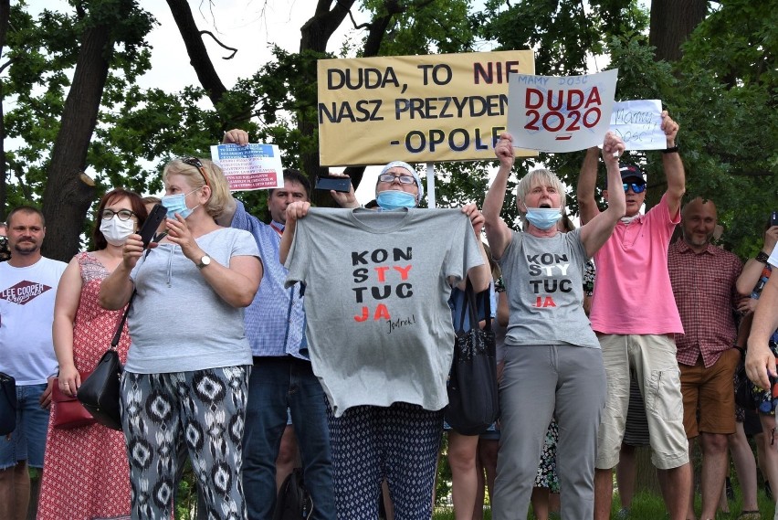 Andrzej Duda w Opolu. Manifestacja przeciwników prezydenta...