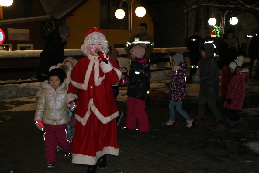 Koszęcin. Spotkanie z Mikołajem na Rynku! Dzieci bawiły się...
