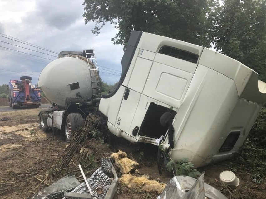 Jak przerażający był to wypadek, świadczą zdjęcia. W wyniku...