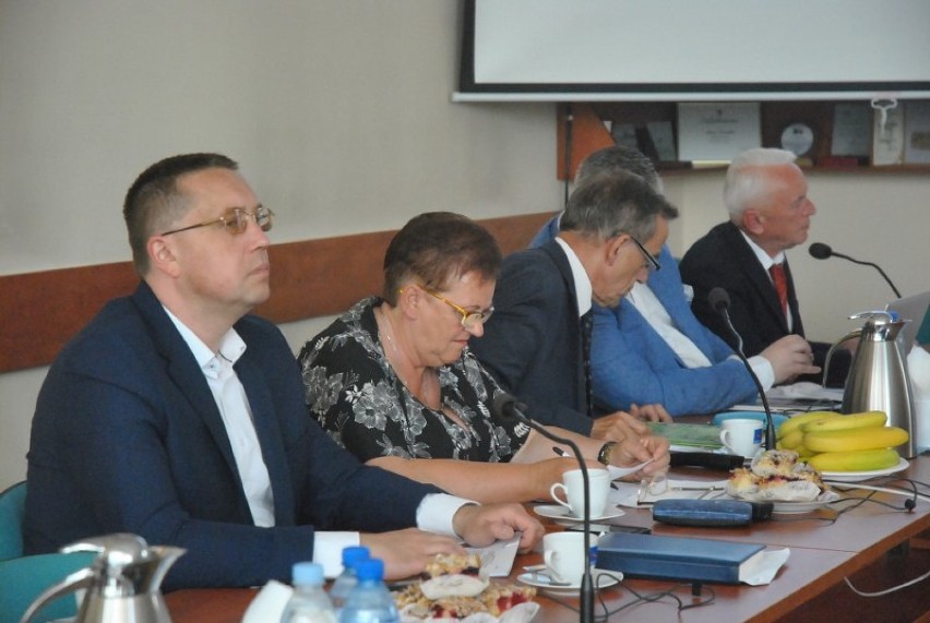 Łukasz Borowiak, prezydent Leszna otrzymał absolutorium za wykonanie budżetu [FOTO]