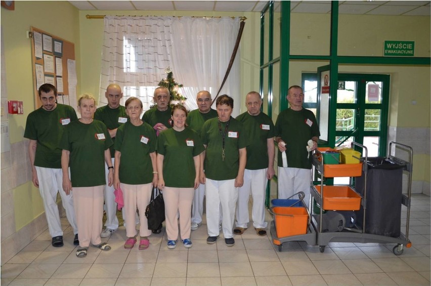 Przy DPS w Skrzynnie powstało przedsiębiorstwo społeczne. Oferuje m.in. usługi sprzątania [FOTO]