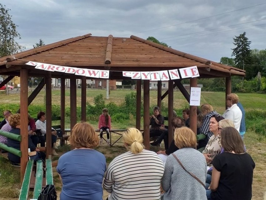 Mieszkańcy Krasnosielca wzięli udział w Narodowym Czytaniu...