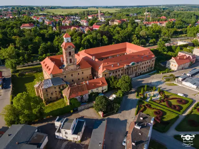 Wieża zamkowa w Żarach doczeka sie nowej elewacji