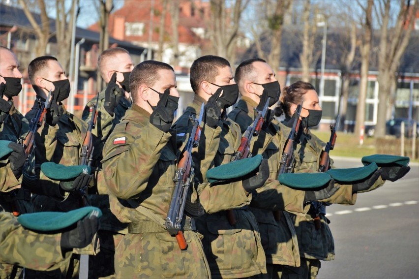 Przez ostatnie cztery tygodnie 54 elewów służby...