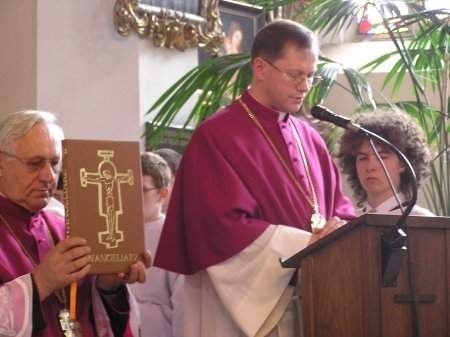 Ksiądz Andrzej Jarosiewicz sprawdził się w pracy w kurii. Biskup powierzył teraz mu bolesławiecką parafię.
FOT. MICHAŁ DROBISZ