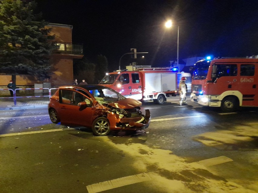 Wolsztyn: Niebezpieczne zdarzenie na skrzyżowaniu. Cztery osoby trafiły do szpitala