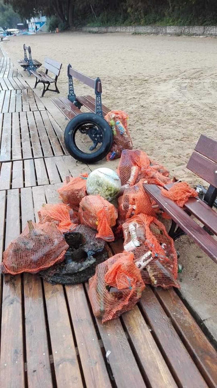 Wyłowili cztery przyczepy śmieci z Jeziora Durowskiego w Wągrowcu. Już dziś zapowiadają kolejną akcję [ZDJĘCIA]