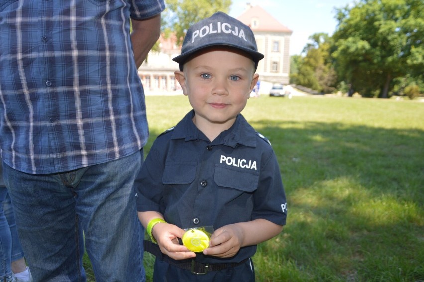Mundurowy Dzień dziecka w Żaganiu. Adrian kocha policję