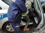 Boguszów-Gorce: Pijany kierowca uszkodził swoim samochodem dwa zaparkowane pojazdy (ZDJĘCIA)
