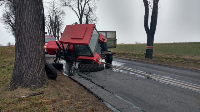 Ciągnik zablokował drogę, interweniowali policjanci