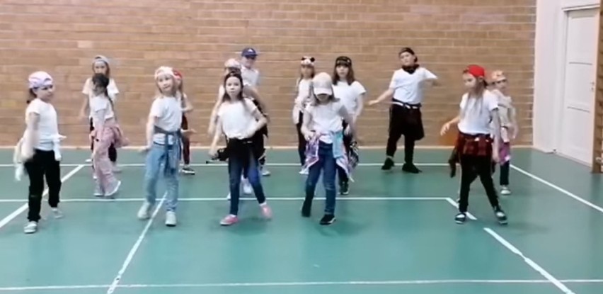 Szkoła Podstawowa nr 5 w Ostrołęce zgłosiła się do konkursu "You Can Dance - Nowa Generacja". Zdjęcia, wideo